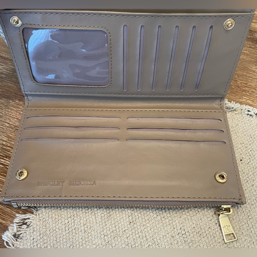 Badgley Mischka Quilted Tan Wallet - Picture 3 of 8